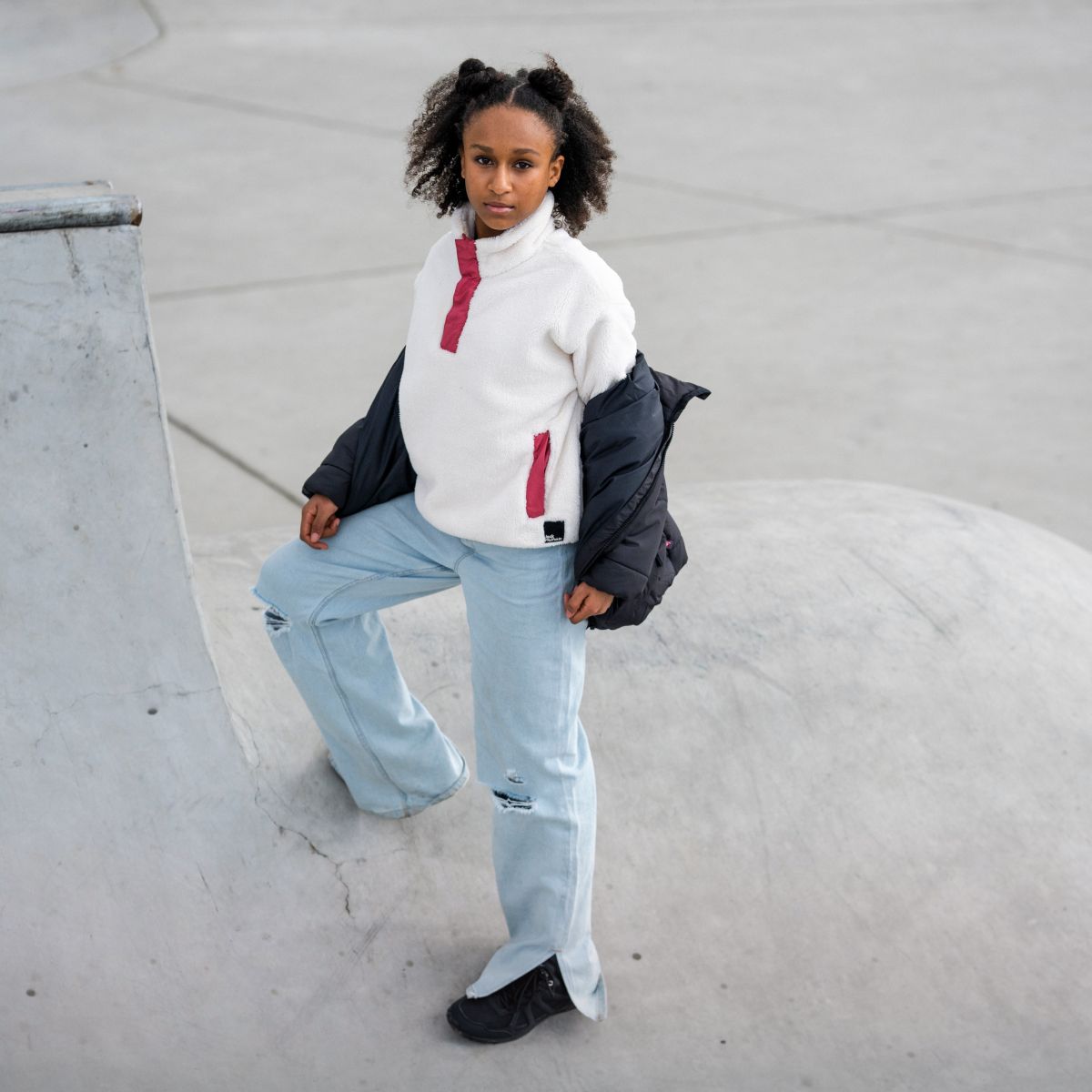 Girl a skate court